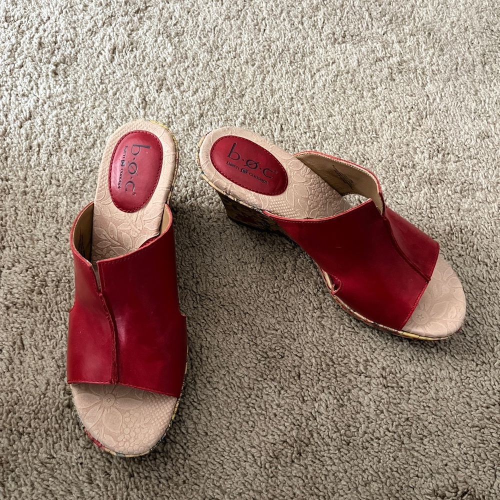 b.o.c. Red Mules with leather Upper and Wedge Heel 9M